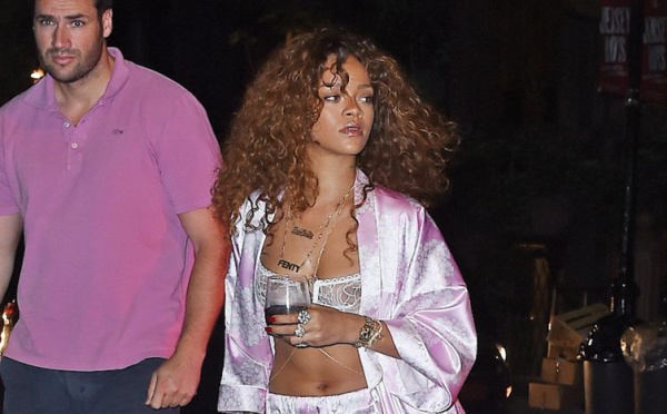 PHOTOS Rihanna : pas le temps de s'habiller pour aller au studio !