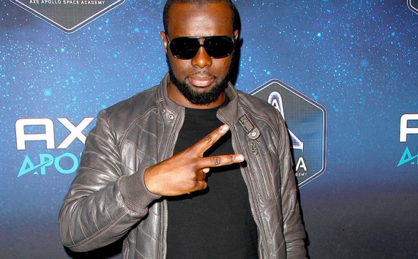 Maître Gims bâcle un concert, des fans laissent écla­ter leur colère