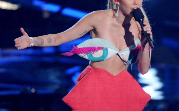 Miley Cyrus insultée par Nicki Minaj aux VMA: la chanteuse réagit