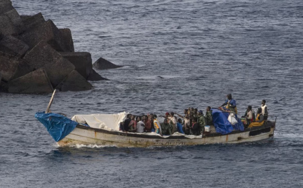 Au moins 9 morts et 48 disparus dans le naufrage d'un bateau de migrants au large des Canaries