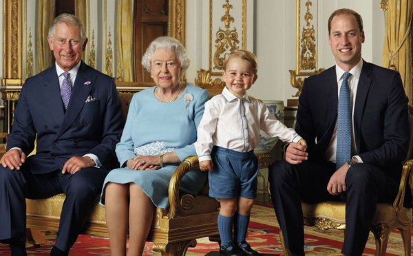 Le prince George toujours plus adorable dans un nouveau cliché officiel (Photo)