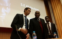 Le président Abdoulaye Wade à la conférence inaugurale à l’amphithéâtre Emile Boutmy: « Si nous voulons avoir une monnaie continentale, il faut que les pays les plus riches soient prêts à aider les plus pauvres »