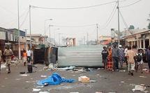 Des habitants fuient Port-Gentil, les pillages prospèrent et les barricades sont dressées sur les principales voies