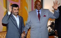 Ahmadinejad à Dakar, soutien du Sénégal sur le dossier du nucléaire