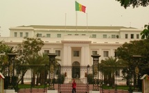 SENEGAL : Le palais présidentiel transformé en marché.