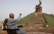 Sénégal : le Président, le peuple et la statue