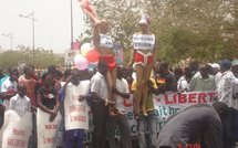 [Photo-Photo]  L'opposition manifeste, le monument de la Renaissance inauguré