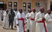 Curé de l’église des martyrs de l’Ouganda de Dieuppeul : « L’Église catholique condamne les actes homosexuels »