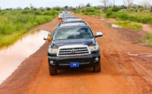 Fatick: le cortège présidentiel accueilli par une foule de militants, mais le Président Macky Sall préfère ne pas s’arrêter